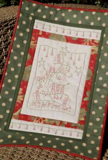 Christmas Mice - by Cinderberry Stitches - Mini Quilt Pattern