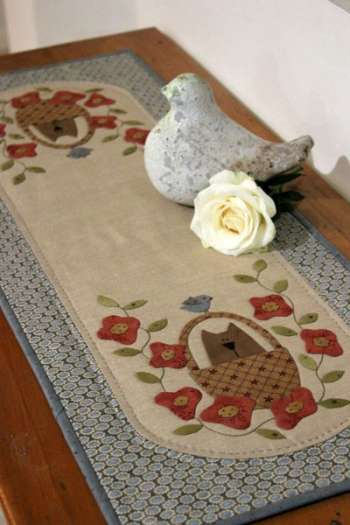 Sweet Pea Tablerunner - by The Birdhouse -Quilt Pattern