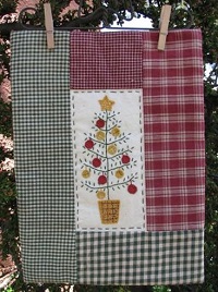 The Christmas Tree - by Hatched and Patched - Christmas  Pattern