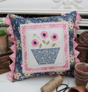 Flower Bee - by Sally Giblin- Rivendale - Cushion Pattern