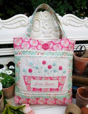 Fresh Blooms - by Sally Giblin Rivendale - Bag Pattern