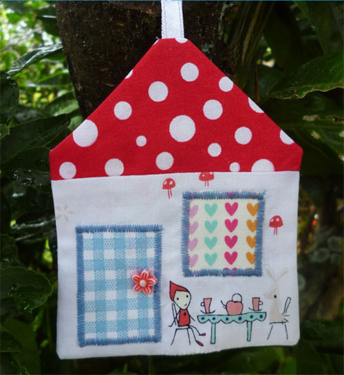 Cottage Lane  - by Renee - House Bunting Pattern