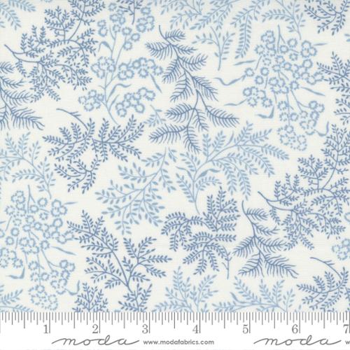 Nantucket Summer 55261-34 by Camille Roskelly for Moda Fabrics Applique, patchwork and quilting fabric.